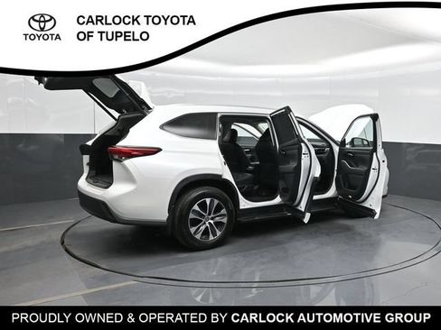 Used 2023 Toyota Highlander XLE AWD/4WD image 61