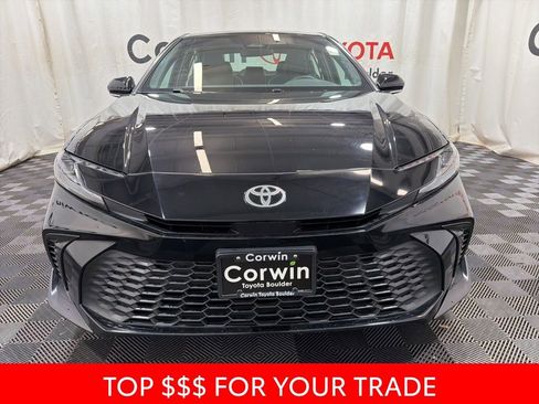 Used 2025 Toyota Camry SE image 2