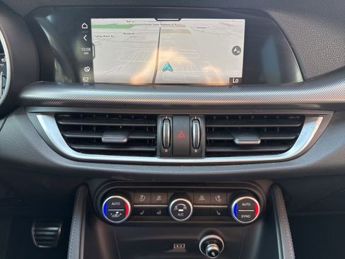 Used 2022 Alfa Romeo Stelvio Veloce image 37