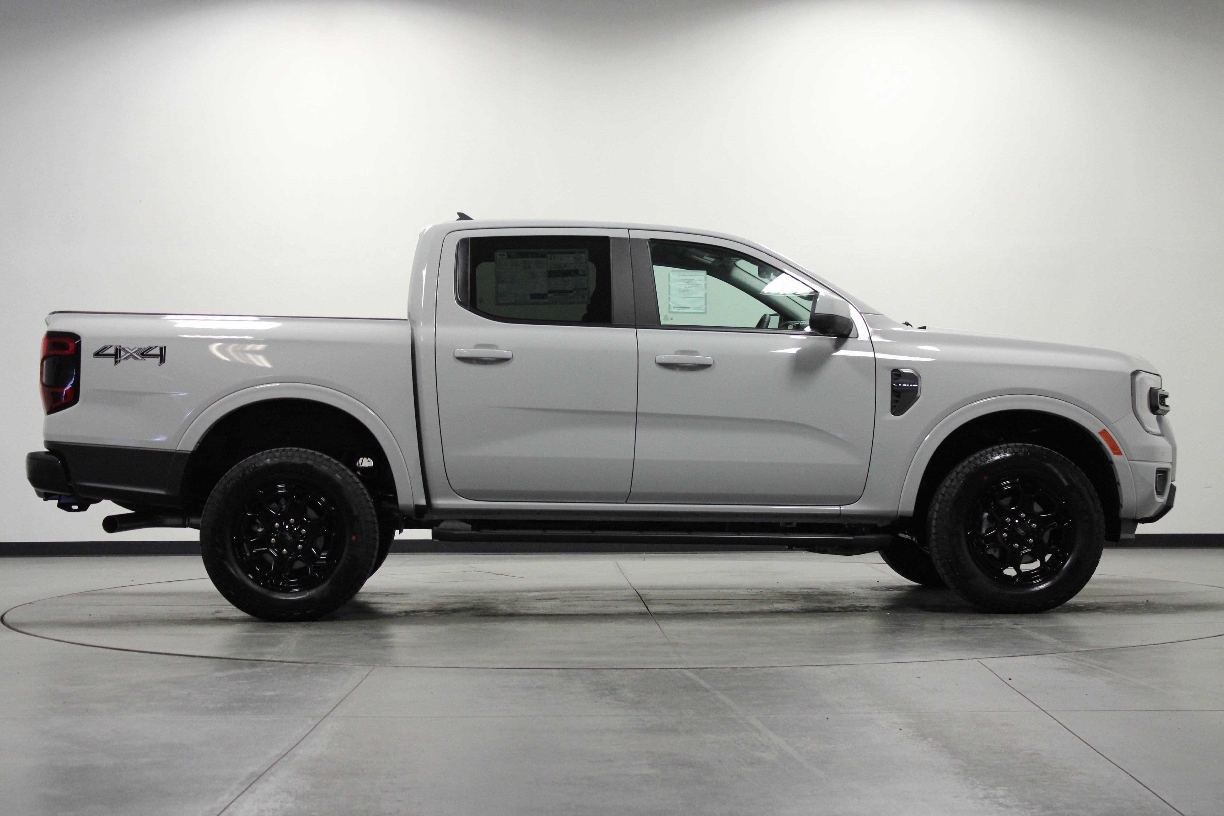 New 2026 Ford Ranger Lariat w/ Black Appearance Package AWD/4WD image 3