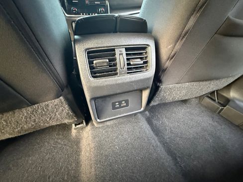 Certified 2021 Nissan Rogue SV image 32