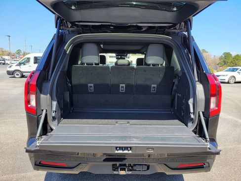 Certified 2025 Ford Expedition Tremor image 13