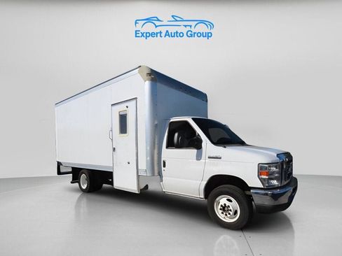 Used 2017 Ford E-450 and Econoline 450 Super Duty w/ Power Windows & Locks Group RWD image 1