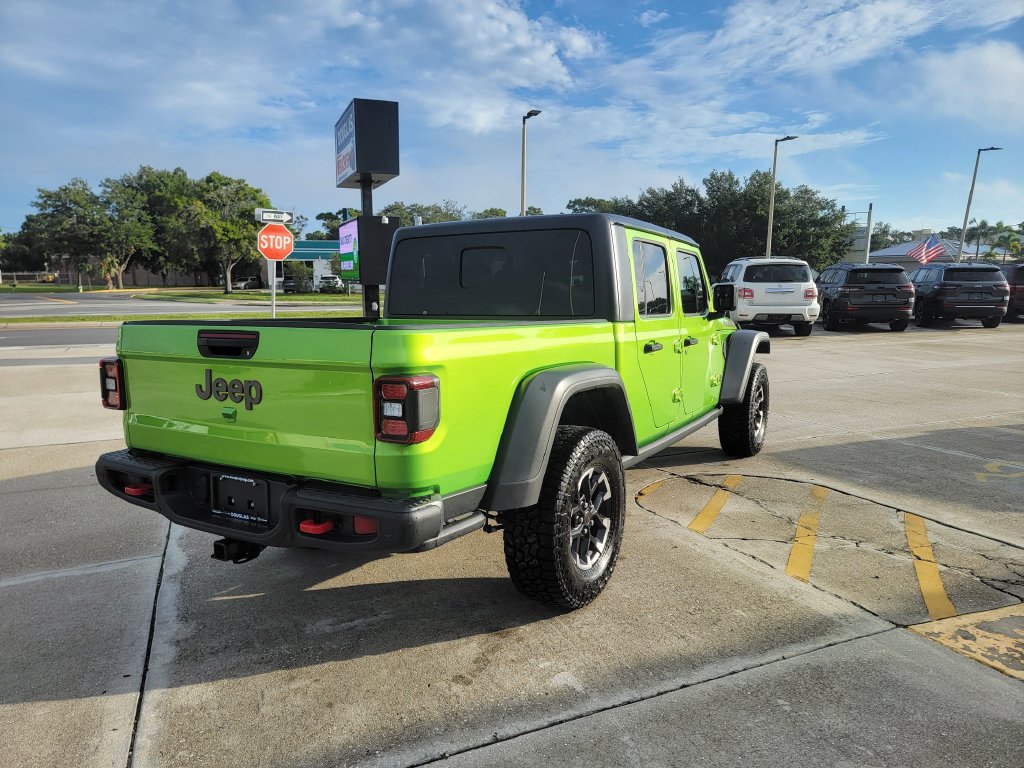 Used 2026 Jeep Gladiator Rubicon w/ Safety Group AWD/4WD image 5