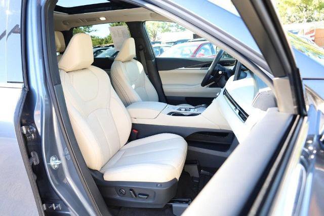 Used 2025 INFINITI QX60 Sensory AWD/4WD image 31