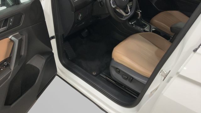 Certified 2024 Volkswagen Tiguan SE AWD/4WD image 29