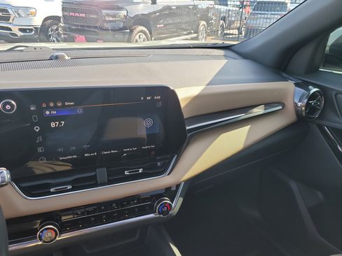 Used 2025 Chevrolet Equinox ACTIV w/ Safety and Technology Package AWD/4WD image 21