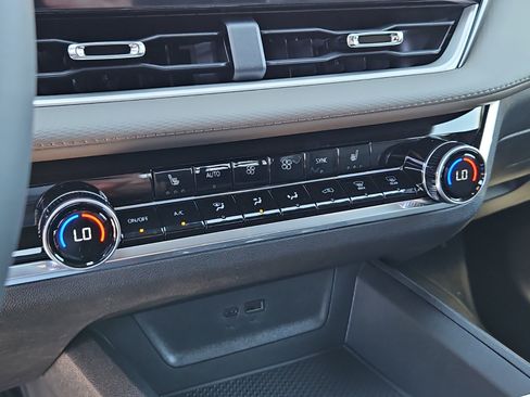 New 2026 Chevrolet Equinox LT w/ Convenience Package II image 17