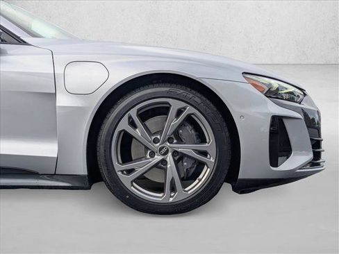 Used 2022 Audi e-tron GT Prestige image 22