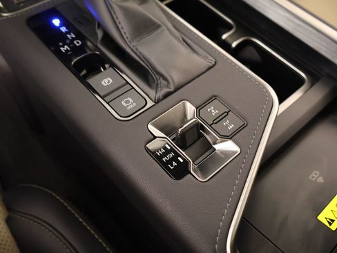 Used 2024 Lexus GX 550 AWD/4WD image 9