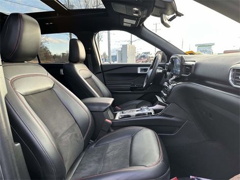 Used 2024 Ford Explorer ST-Line w/ Class IV Trailer Tow Package image 25