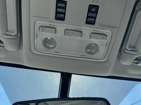 Used 2015 Toyota RAV4 Limited image 27