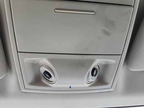 Used 2013 Chrysler Town & Country Touring image 10