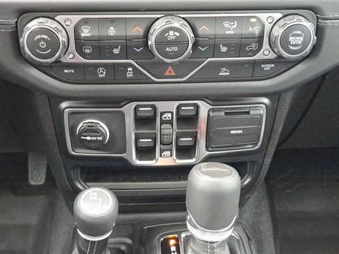 New 2026 Jeep Gladiator Sport AWD/4WD image 16