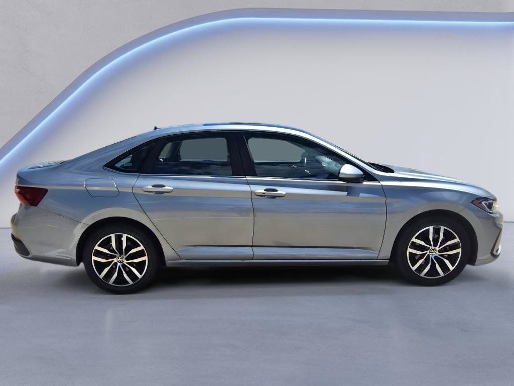Used 2025 Volkswagen Jetta SE FWD image 7