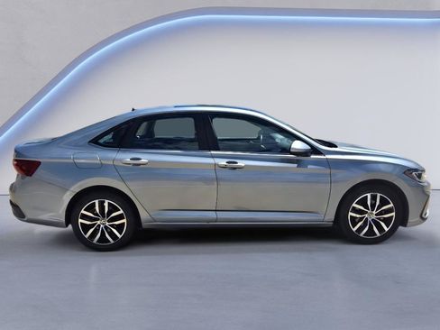 Used 2025 Volkswagen Jetta SE FWD image 7