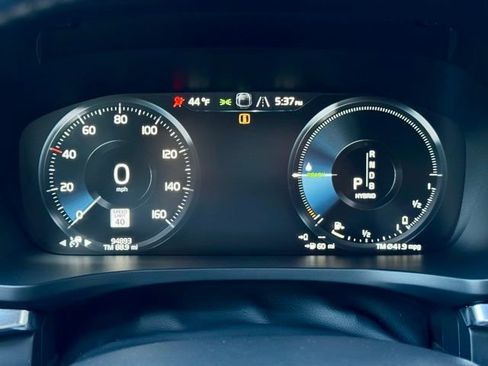 Used 2019 Volvo S60 T8 R-Design image 9