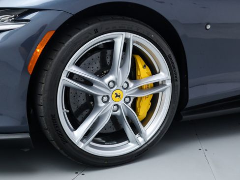 Certified 2025 Ferrari Roma Spider RWD image 15