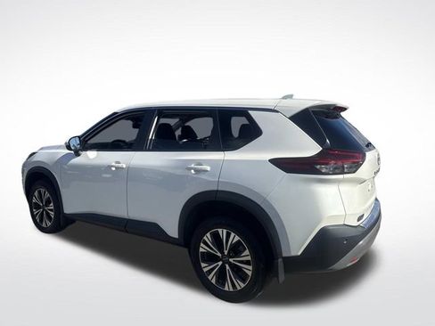 Used 2023 Nissan Rogue SV image 3