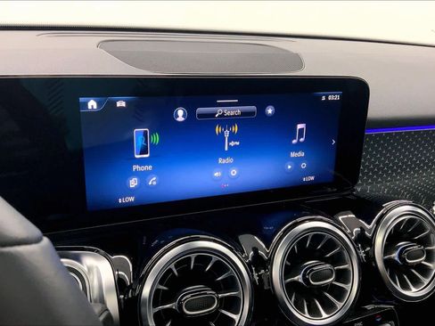 Used 2025 Mercedes-Benz GLB 250 image 23