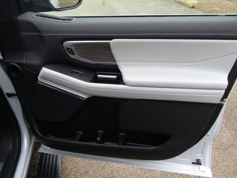 Used 2025 Ford Expedition Platinum w/ Platinum Ultimate Package image 18