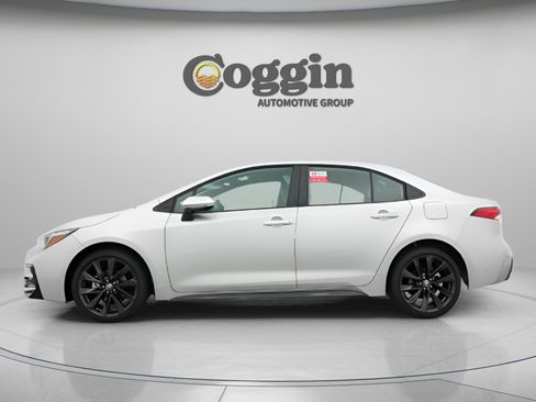 Used 2025 Toyota Corolla SE FWD image 6