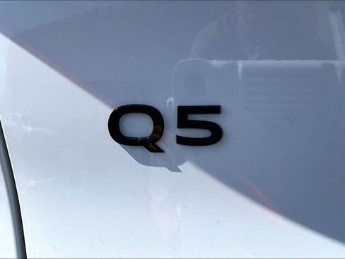 Used 2025 Audi Q5 Premium w/ Convenience Package image 24