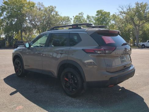 Certified 2025 Nissan Rogue SV AWD/4WD image 6