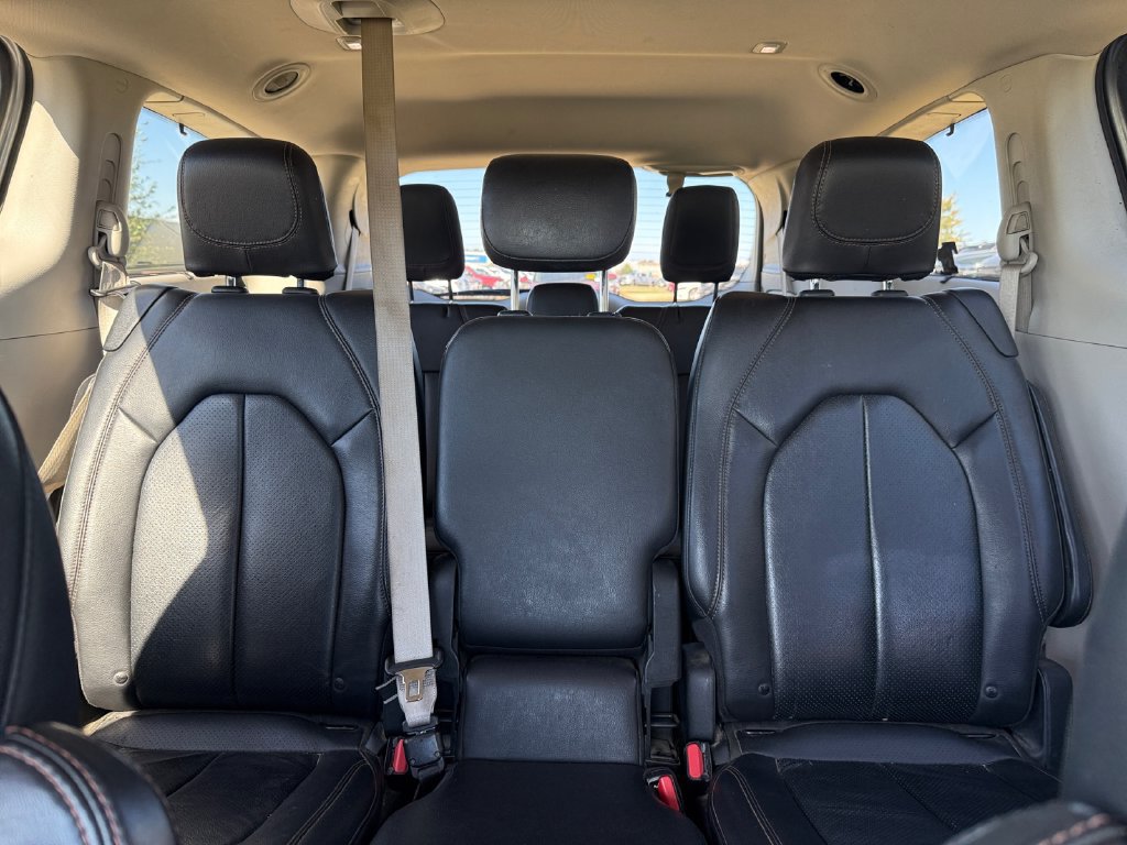 Used 2018 Chrysler Pacifica Touring-L FWD image 43