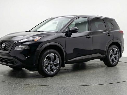 Used 2025 Nissan Rogue SV FWD image 3