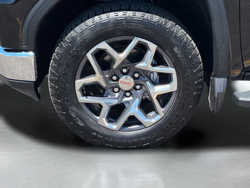 Used 2025 GMC Sierra 1500 SLT w/ SLT Convenience Package AWD/4WD image 30