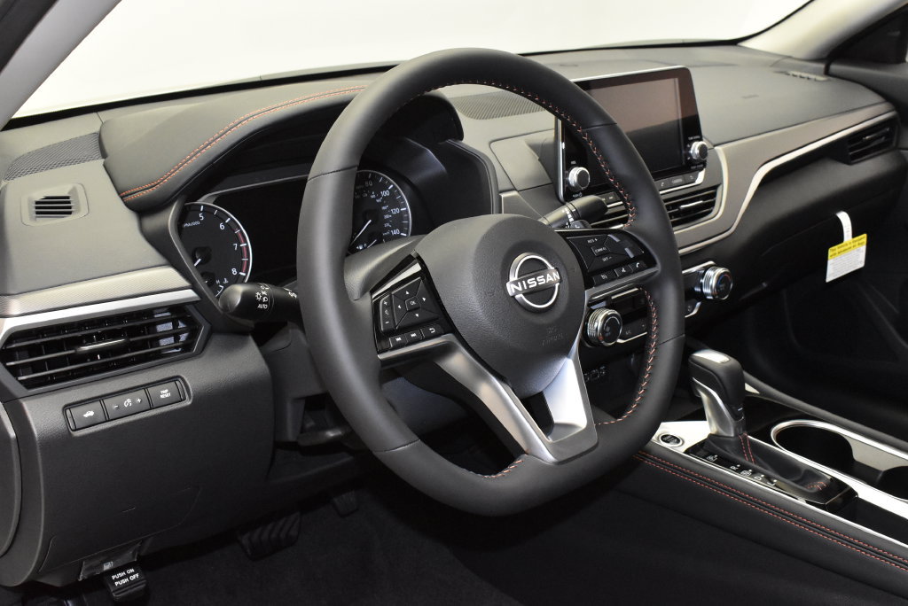 Used 2025 Nissan Altima 2.5 SR FWD image 16
