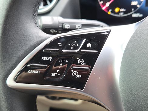 Used 2025 Mercedes-Benz GLA 250 image 12