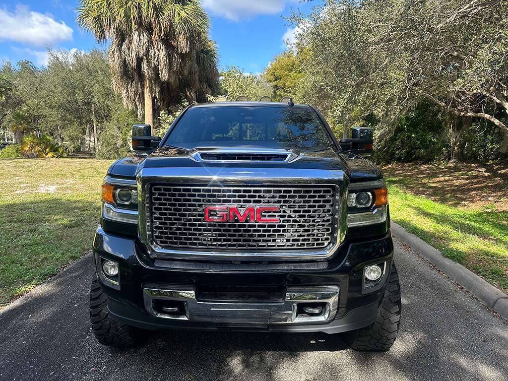 Used 2017 GMC Sierra 2500 Denali w/ Duramax Plus Package AWD/4WD image 2