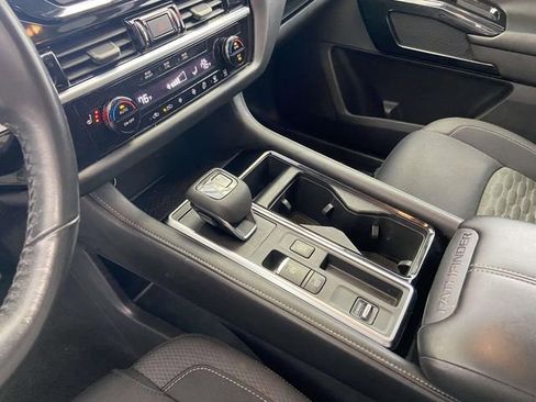 Used 2022 Nissan Pathfinder SV image 20