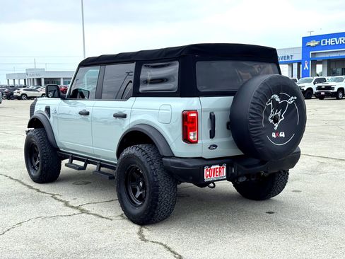 Used 2021 Ford Bronco Black Diamond image 12