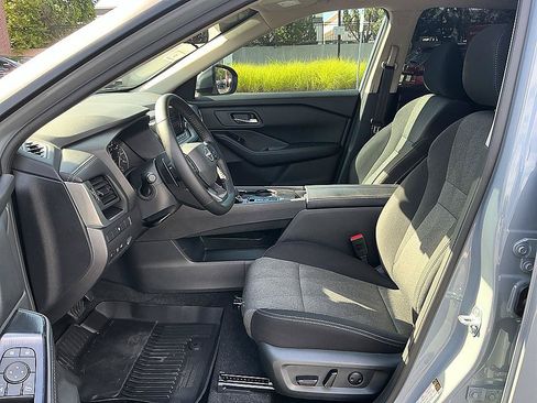 Certified 2026 Nissan Rogue SV FWD image 12