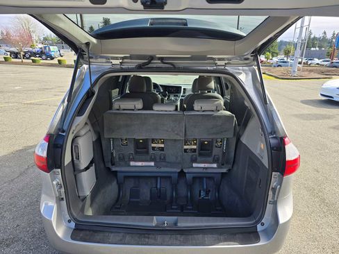 Used 2017 Toyota Sienna XLE image 14
