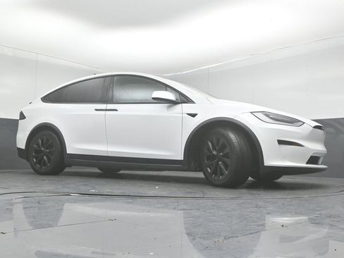 Used 2022 Tesla Model X image 30