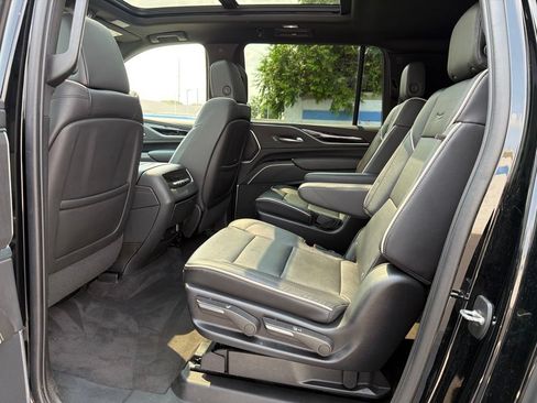Used 2022 Cadillac Escalade ESV Sport AWD/4WD image 19