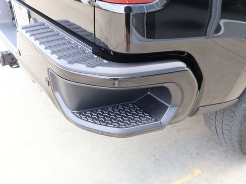 Certified 2023 Chevrolet Silverado 1500 High Country w/ Technology Package AWD/4WD image 37