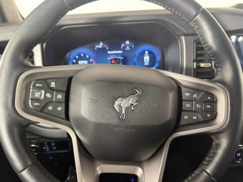 Used 2025 Ford Bronco Badlands image 18