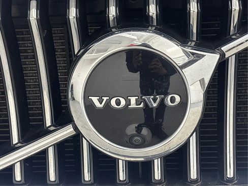 Used 2022 Volvo XC90 T5 Momentum w/ Advanced Package image 36