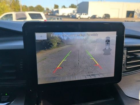 Used 2020 Ford Explorer XLT image 30