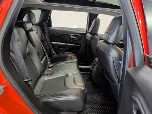 Used 2021 Jeep Cherokee Trailhawk w/ Sun, Sound & Nav Group image 34