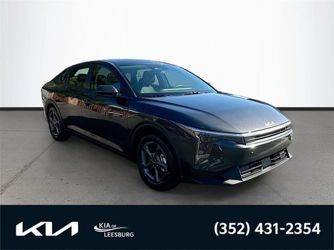New 2025 Kia K4 LXS image 1