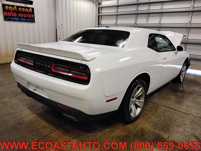 Used 2019 Dodge Challenger SXT RWD image 3