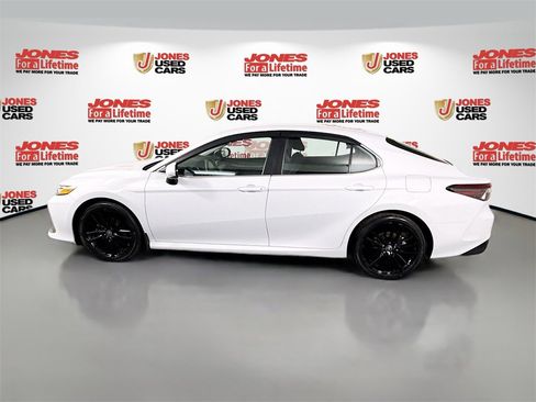 Certified 2022 Toyota Camry LE image 13