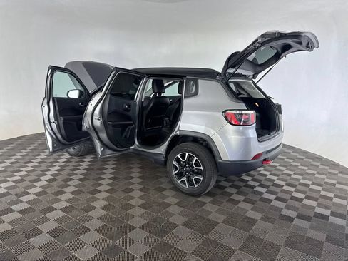 Used 2019 Jeep Compass Trailhawk AWD/4WD image 18