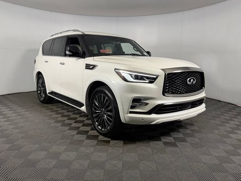 Used 2024 INFINITI QX80 Sensory AWD/4WD image 4
